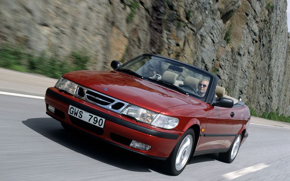 Saab 900